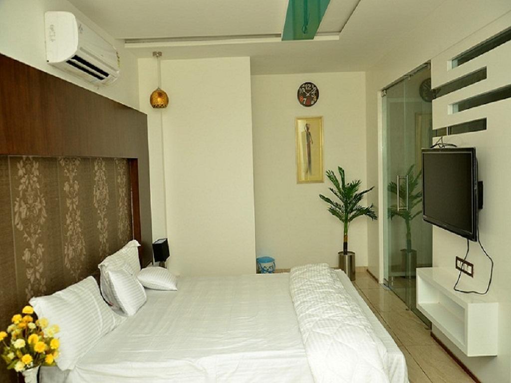 Hotel The Grand Parshwanath Sankeshvar エクステリア 写真