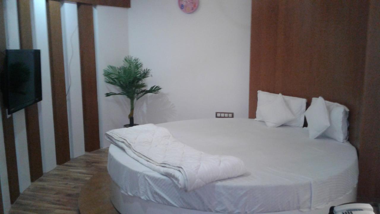Hotel The Grand Parshwanath Sankeshvar エクステリア 写真