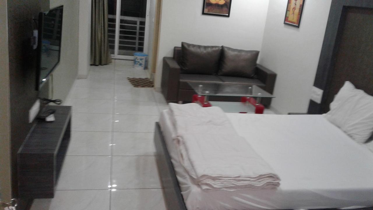 Hotel The Grand Parshwanath Sankeshvar エクステリア 写真