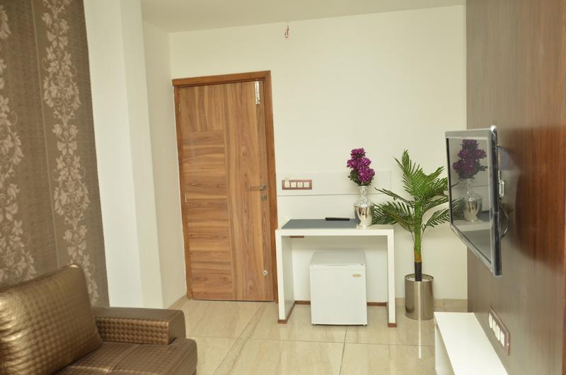 Hotel The Grand Parshwanath Sankeshvar エクステリア 写真