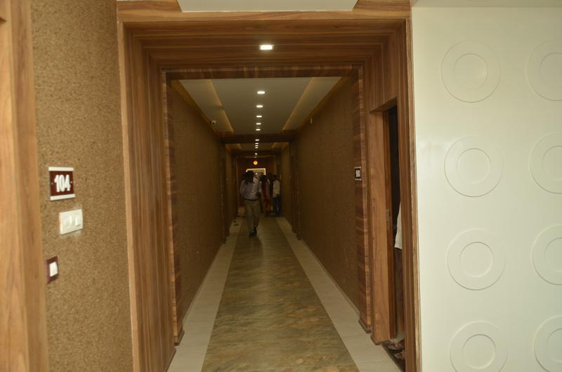 Hotel The Grand Parshwanath Sankeshvar エクステリア 写真